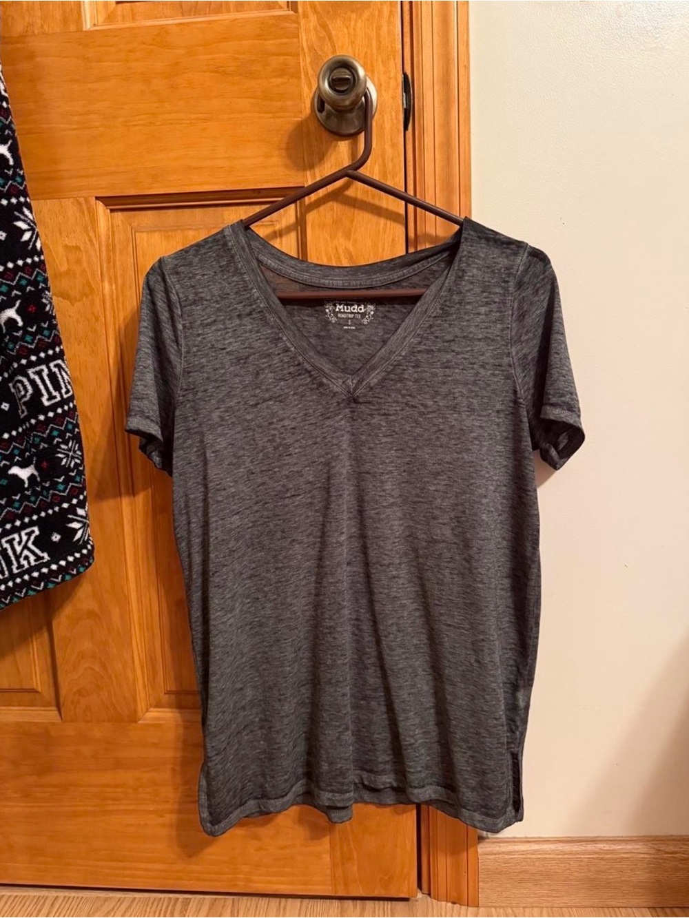 Mudd Women's V-Neck Tee - Charcoal Gray